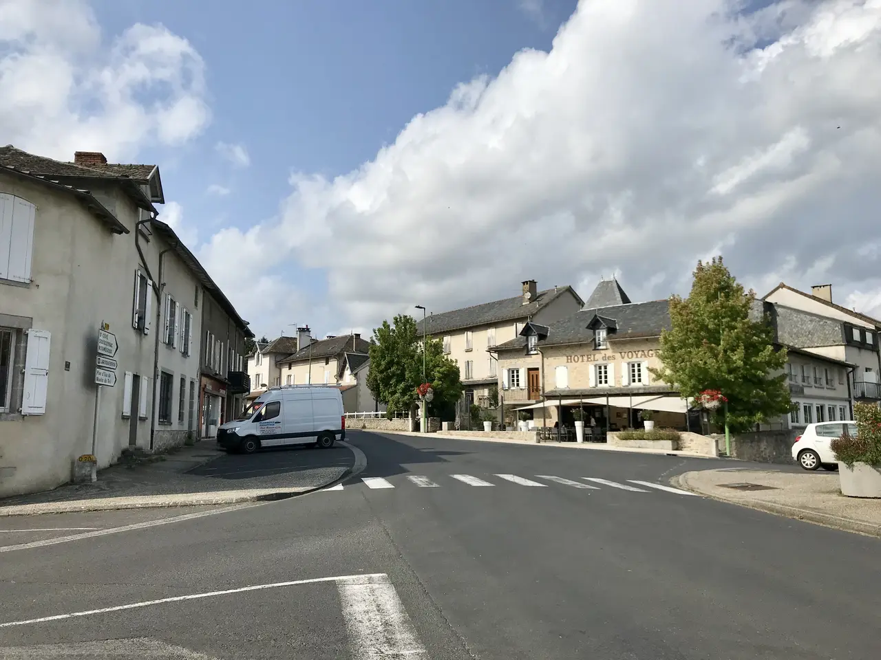 Le Rouget-Pers - avenue du 15 septembre 1945