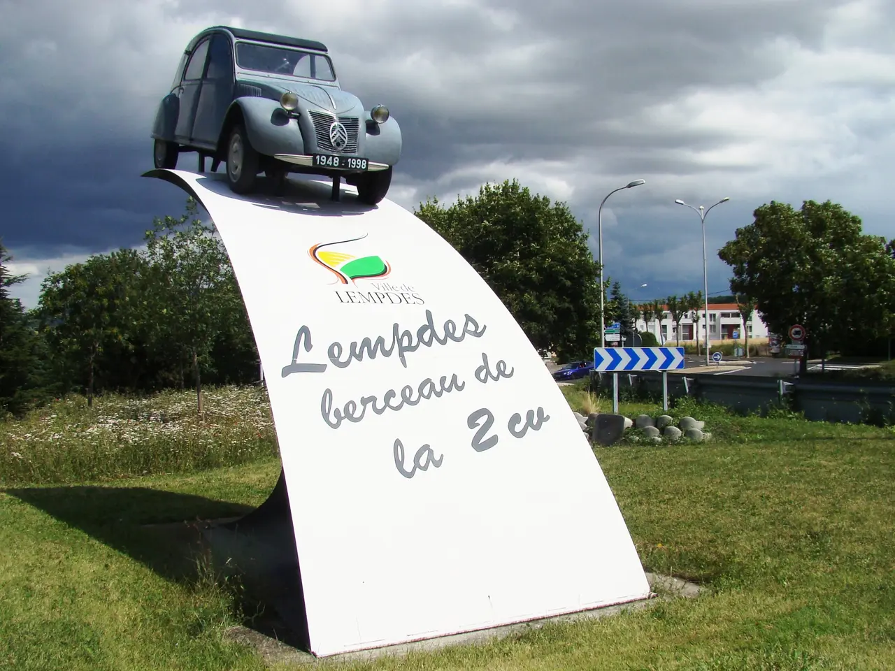 Monument commémoratif de l'invention de la 2CV à Lempdes