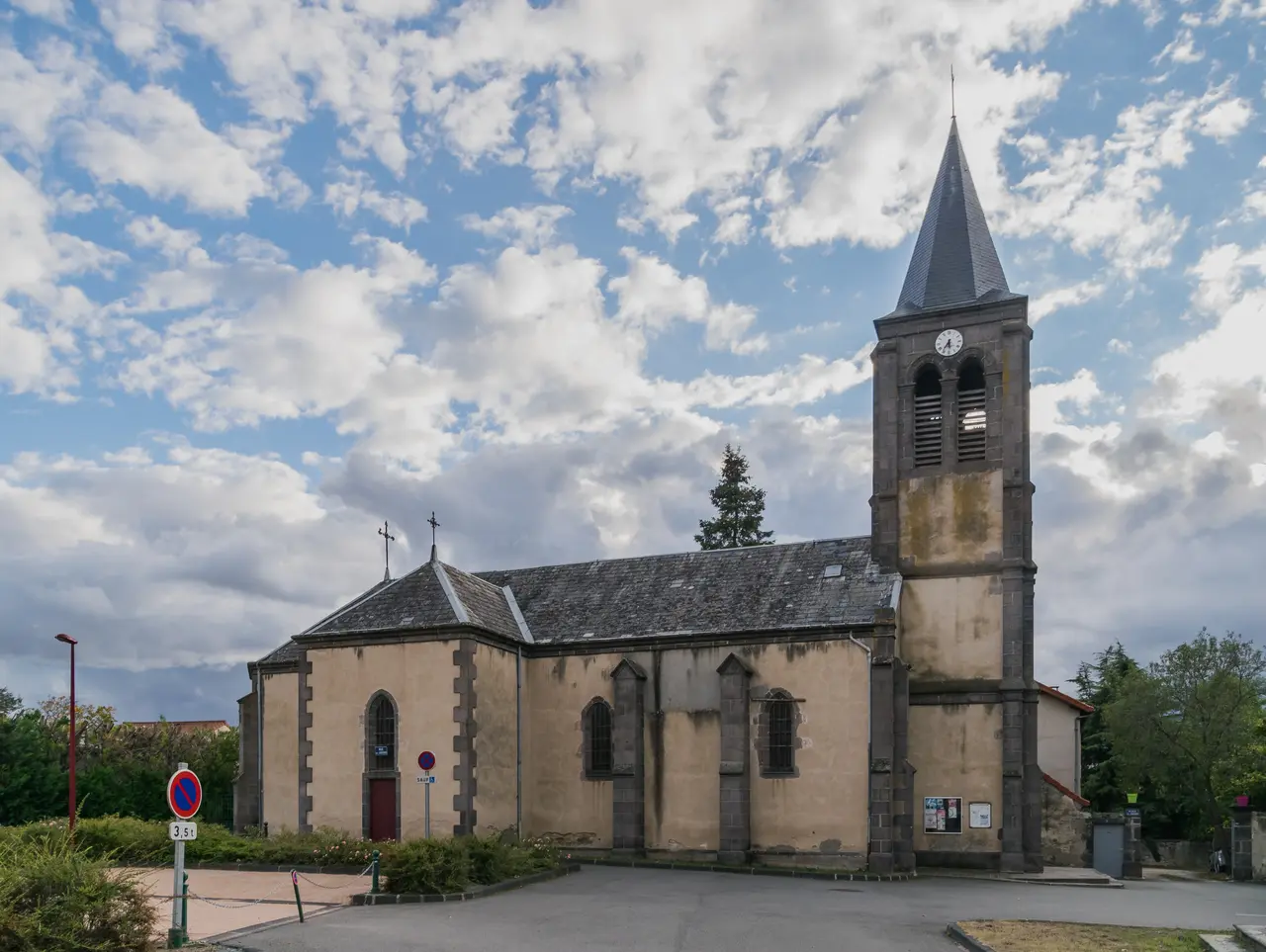 Saint Roch church of Le Cheix 02