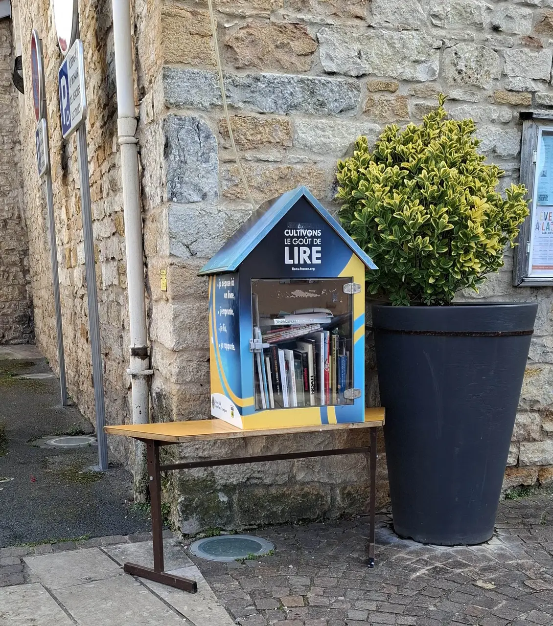 Les Chères - église Saint-Roch - boîte à livres