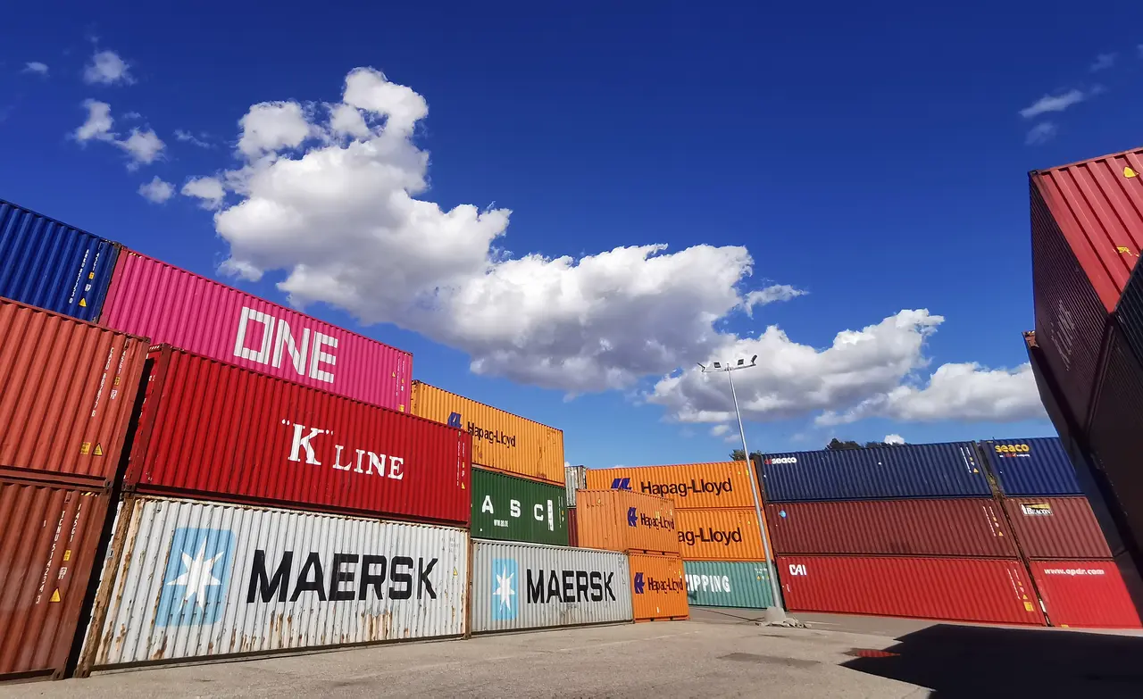 Containers in Loire-sur-Rhône ii