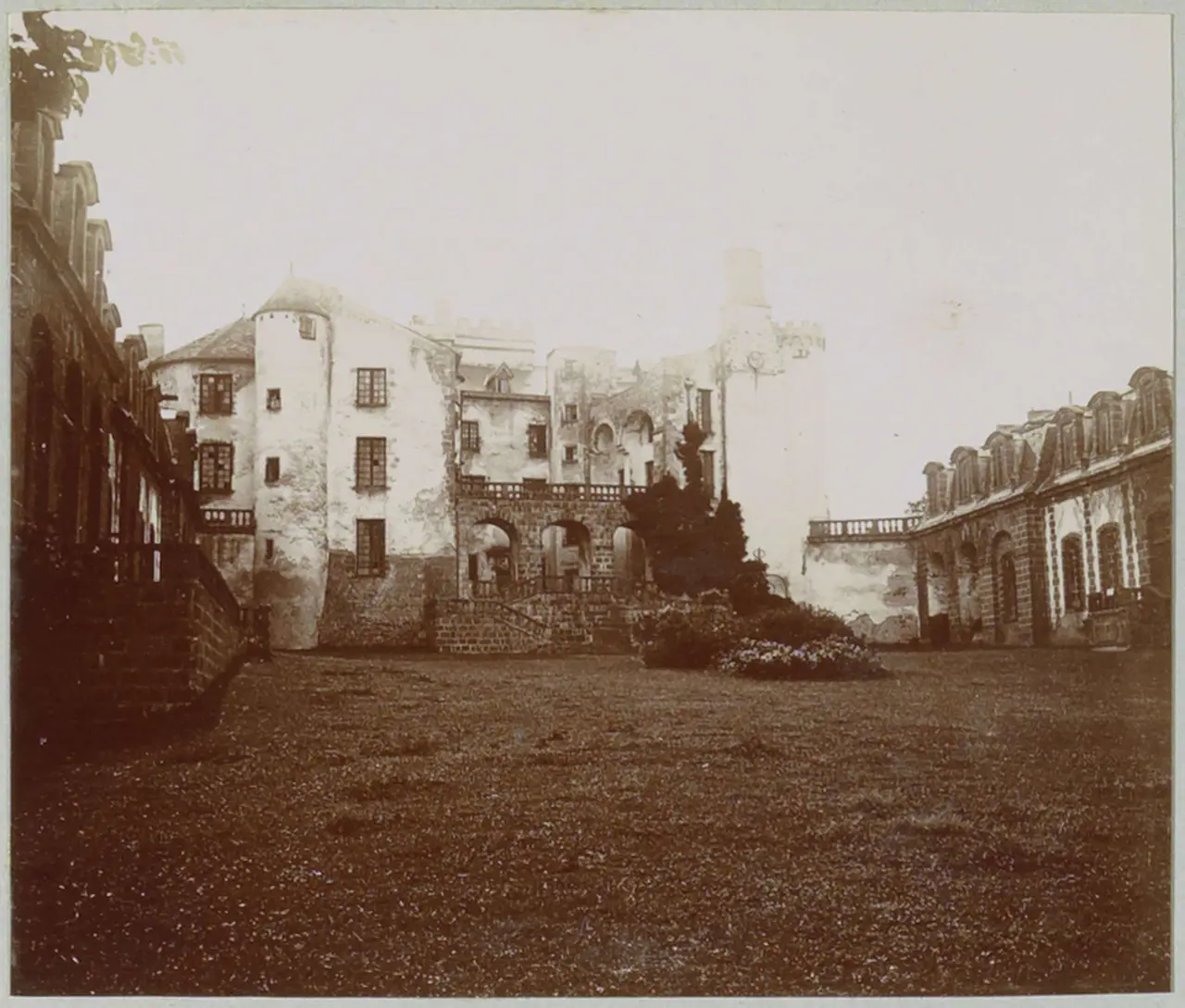 Exterieur van het Château de Chazeron in Loubeyrat