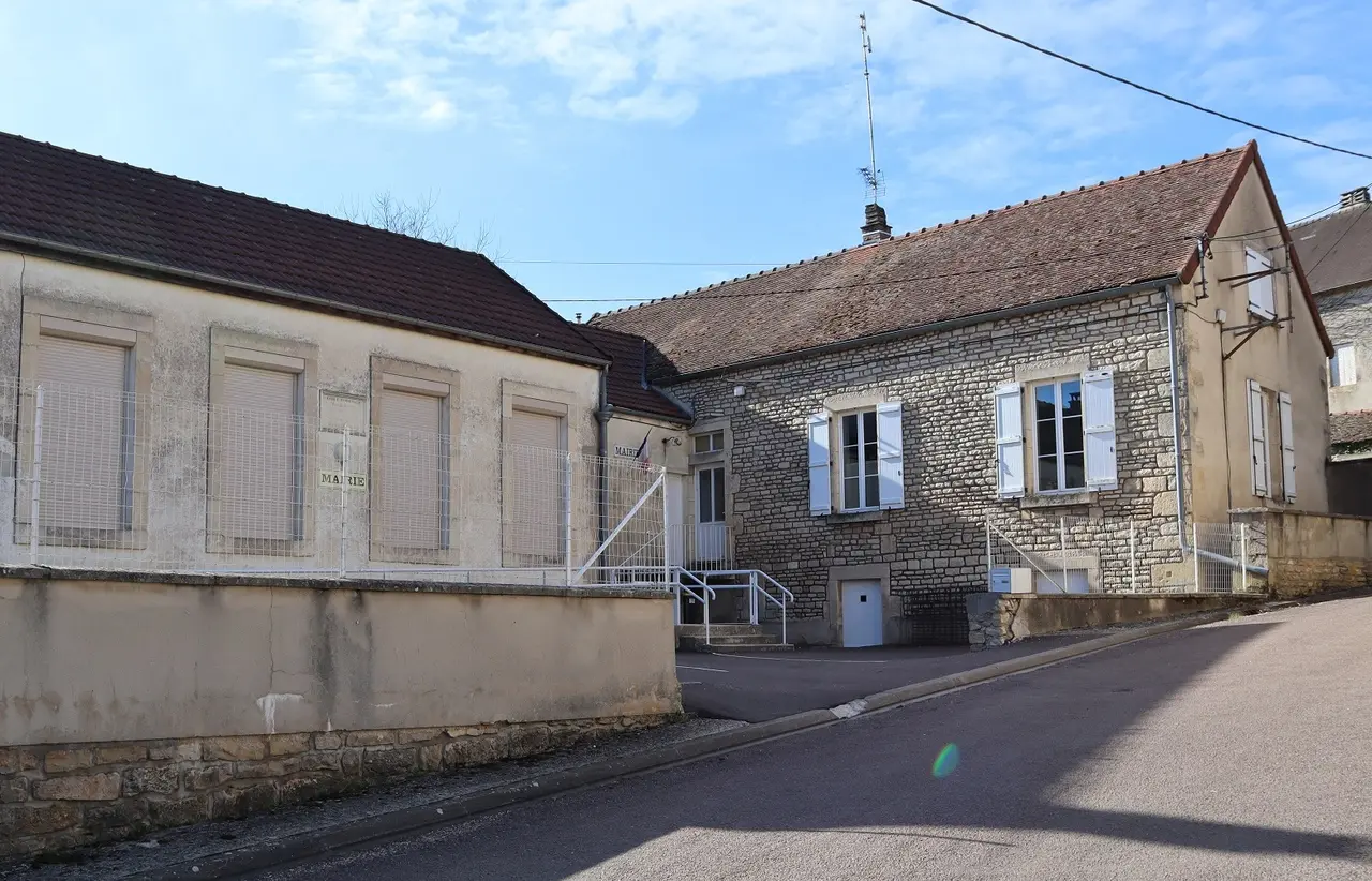Lucenay-le-Duc (21) Mairie
