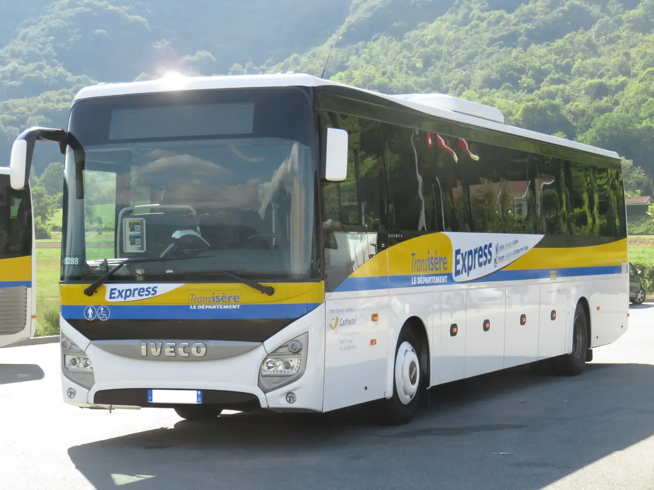 Iveco Evadys n°8288 (vue avant gauche) - Transisère (Lumbin)