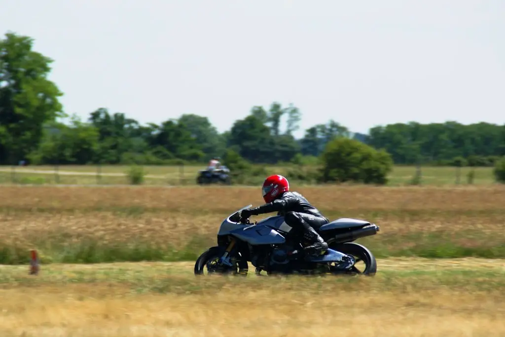 La NCR Milona sait prendre de l'angle dans la campagne de Lurcy-Lévis !