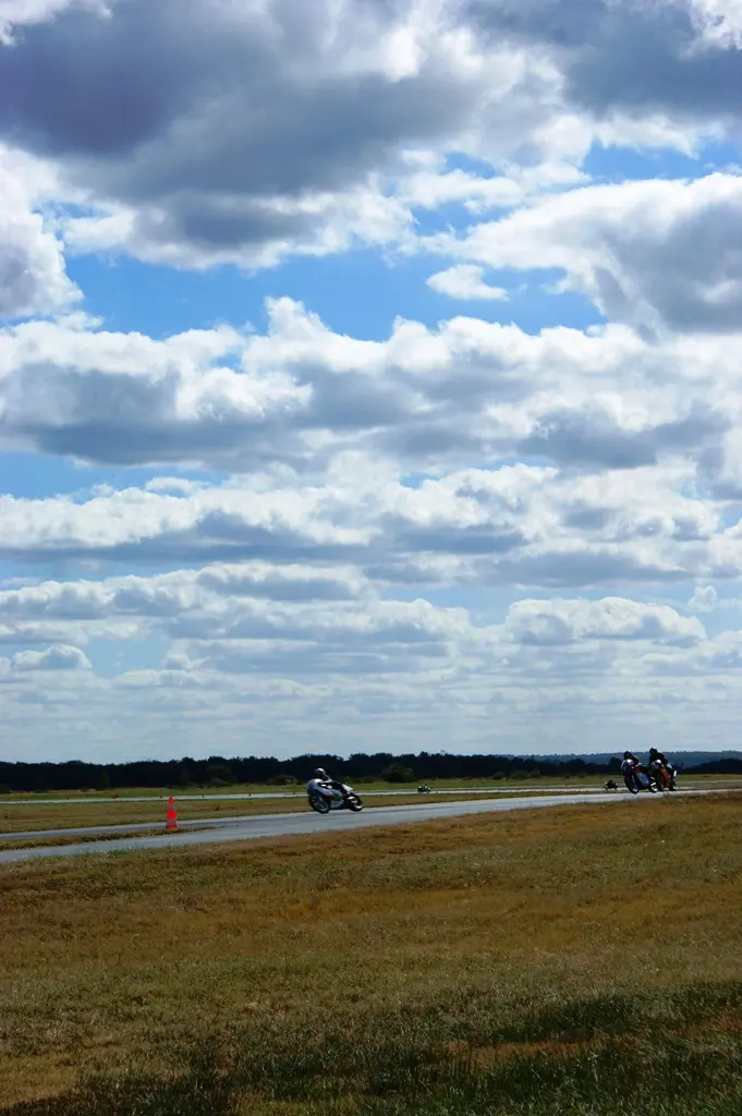 Le circuit de Lurcy Lévis sous les nuages