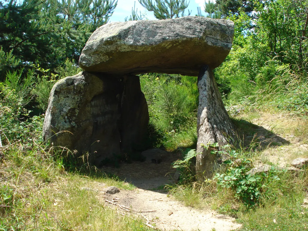 Luriecq (Loire, Fr), dolmen