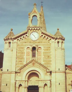 File:Facade eglise maclas (partie haute).png