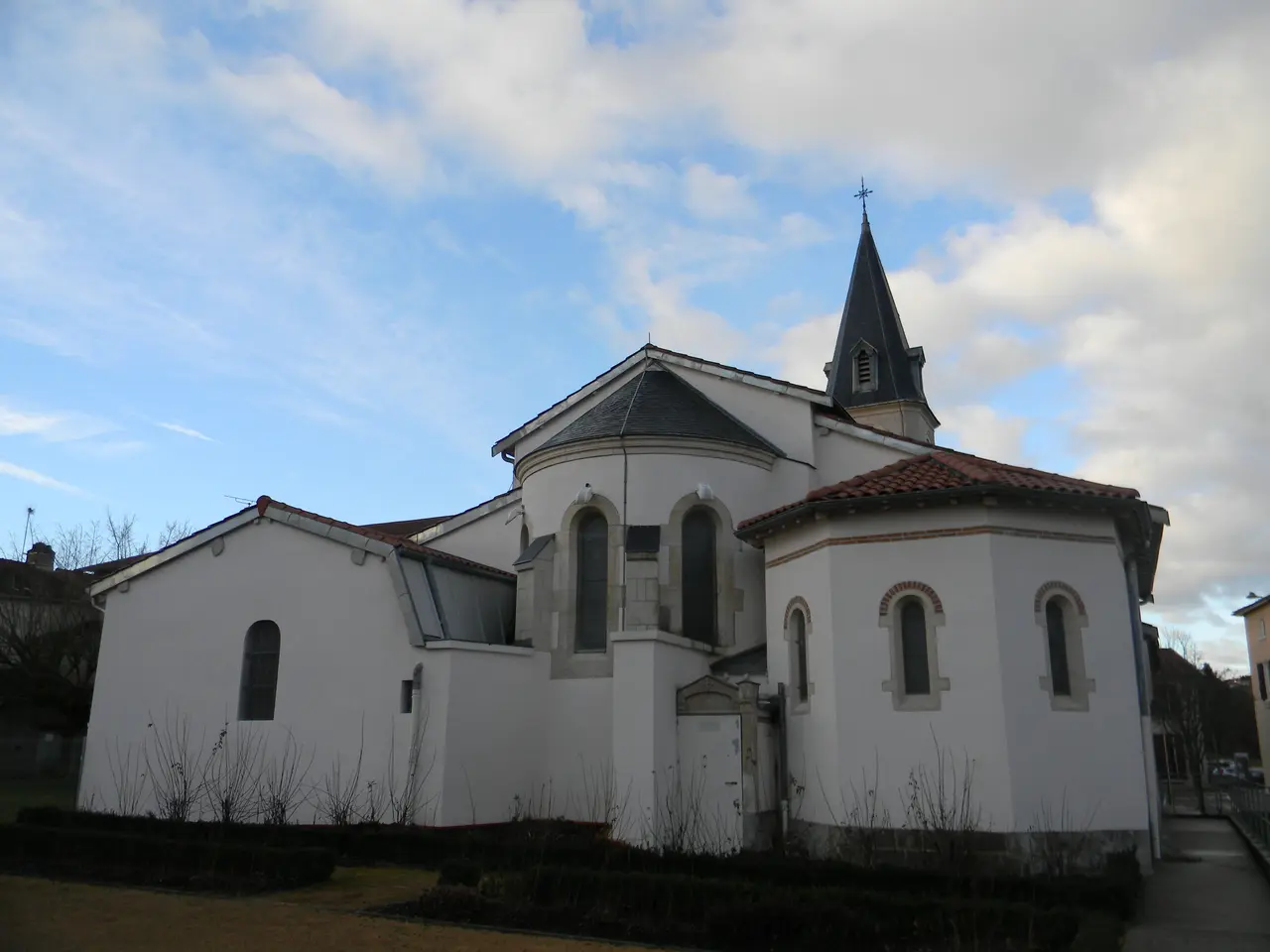 Arrière église Marcy-l'Étoile
