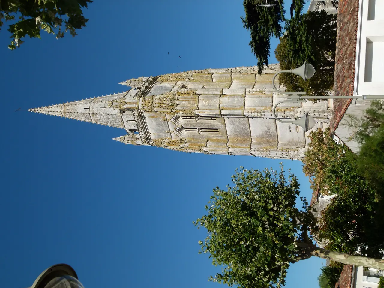 Clocher porche église de Marennes