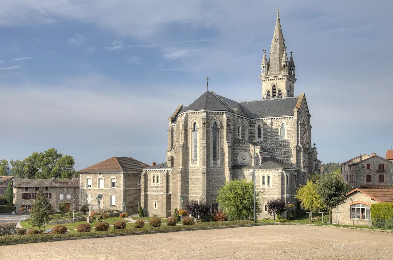 Marlhes Eglise St Saturnin Chevet Ville