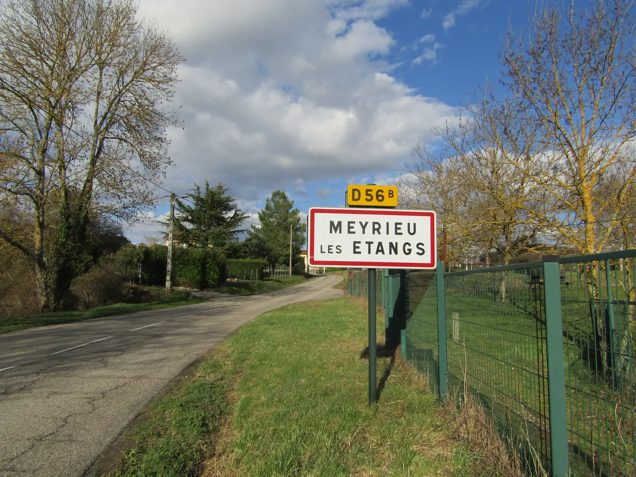 Entrée de Meyrieu les étangs