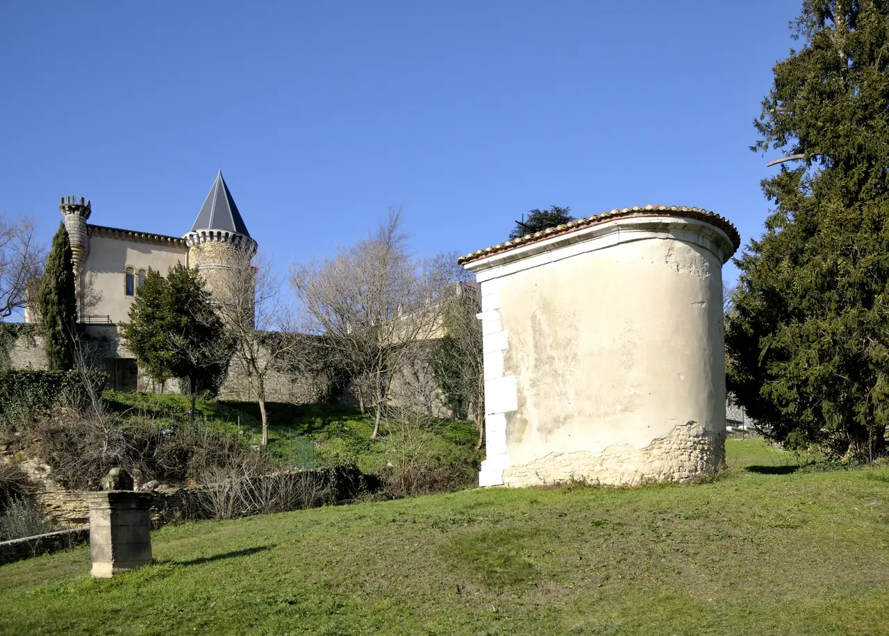 Chapelle attenante au chêteau de Montéléger drome france
