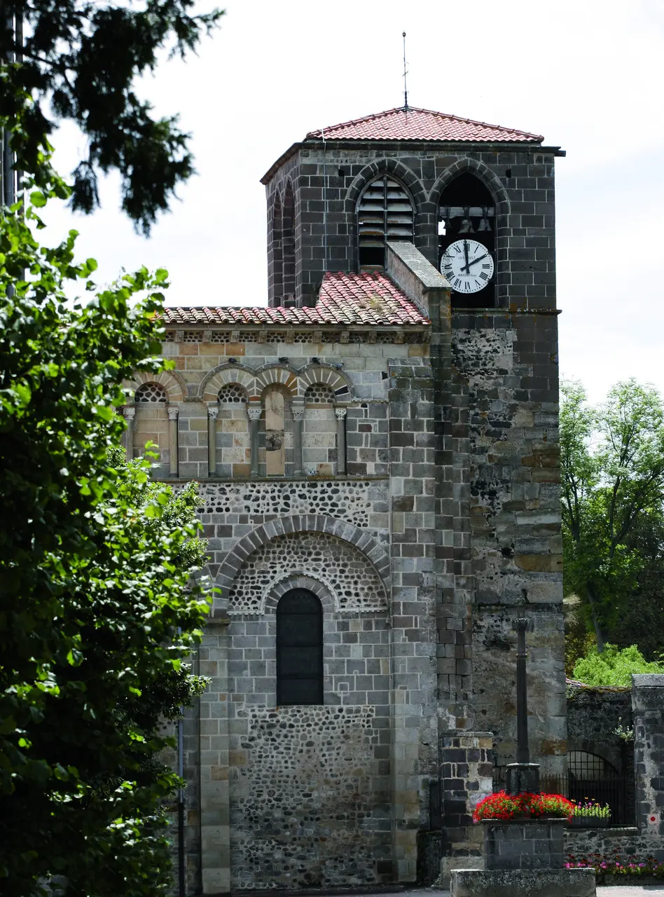 Façade abbatiale Saint-Pierre de Mozac