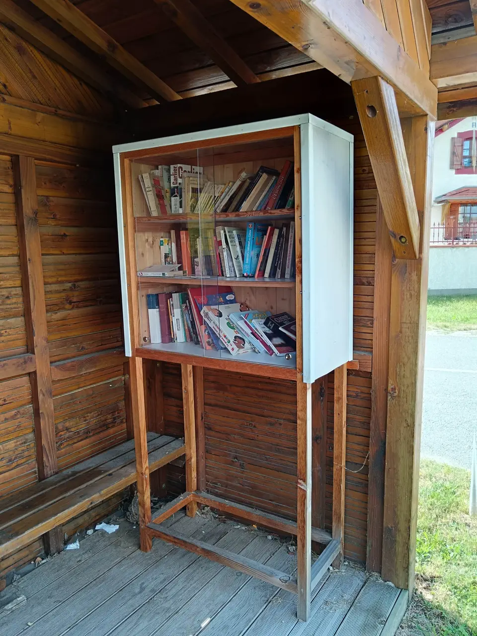 Périgneux - ancienne voie ferrée - boîte à livres