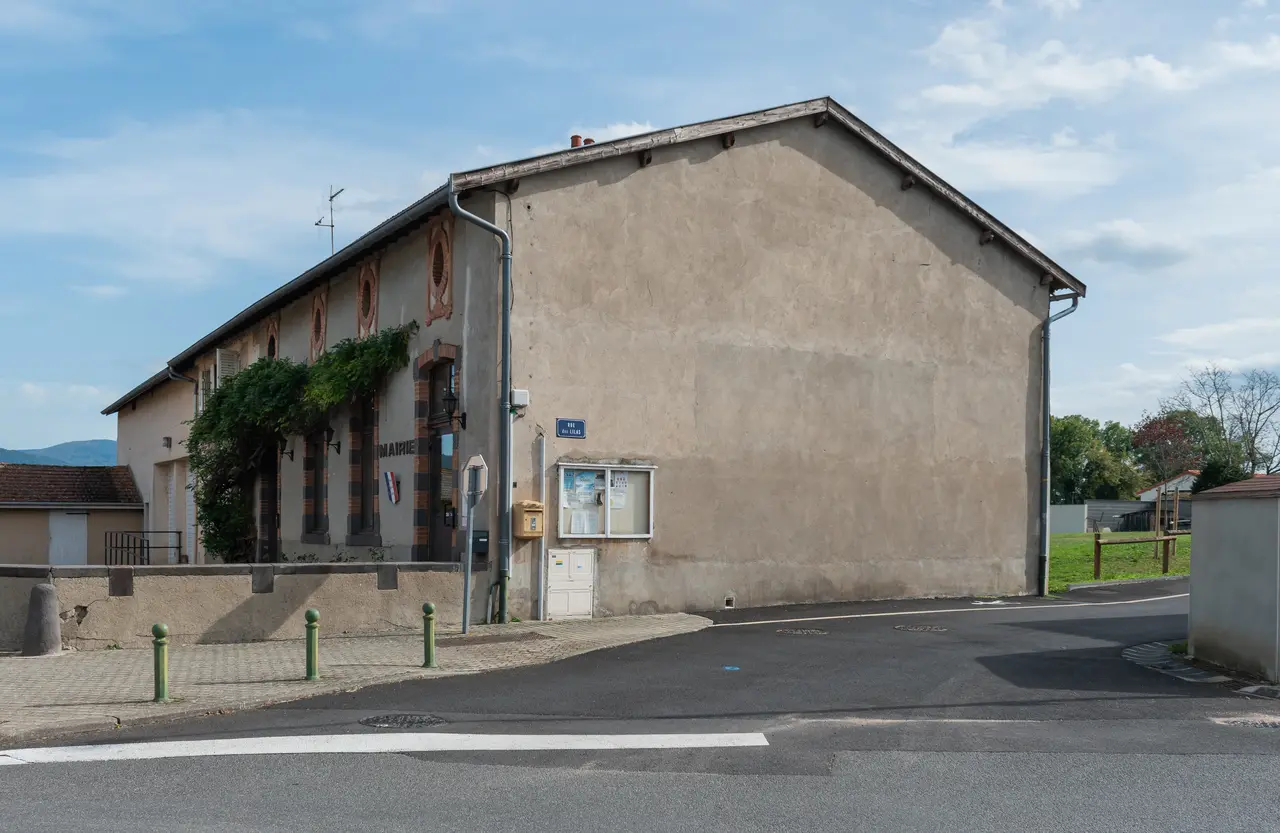 Town hall of Peschadoires (2)