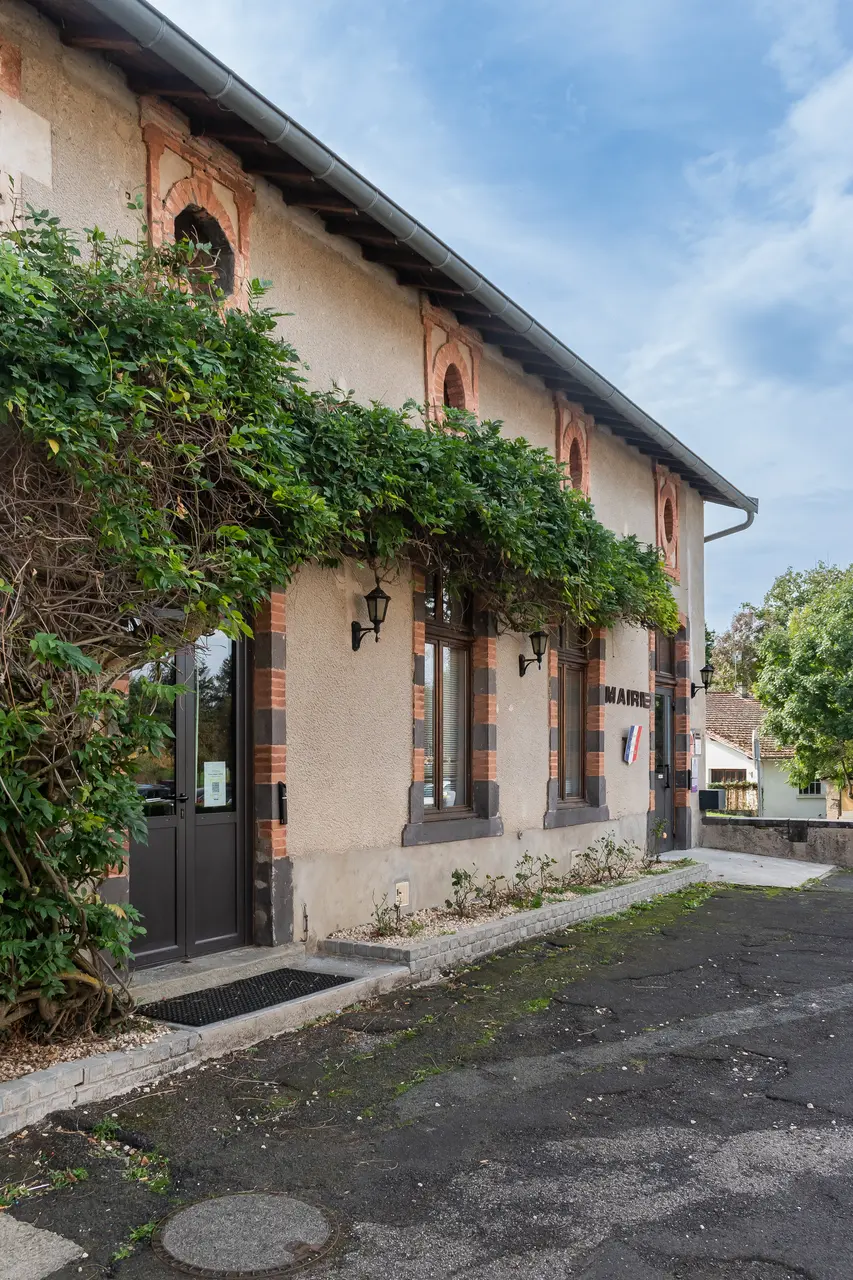Town hall of Peschadoires (1)