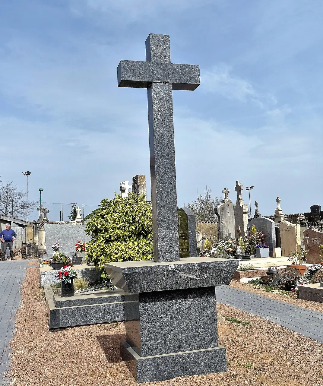 Croix du cimetière de Pollionnay