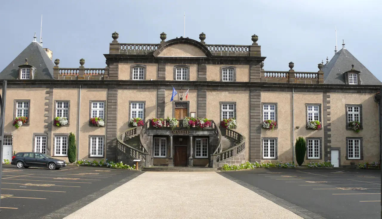 Pont-du-Château - Château-mairie -747