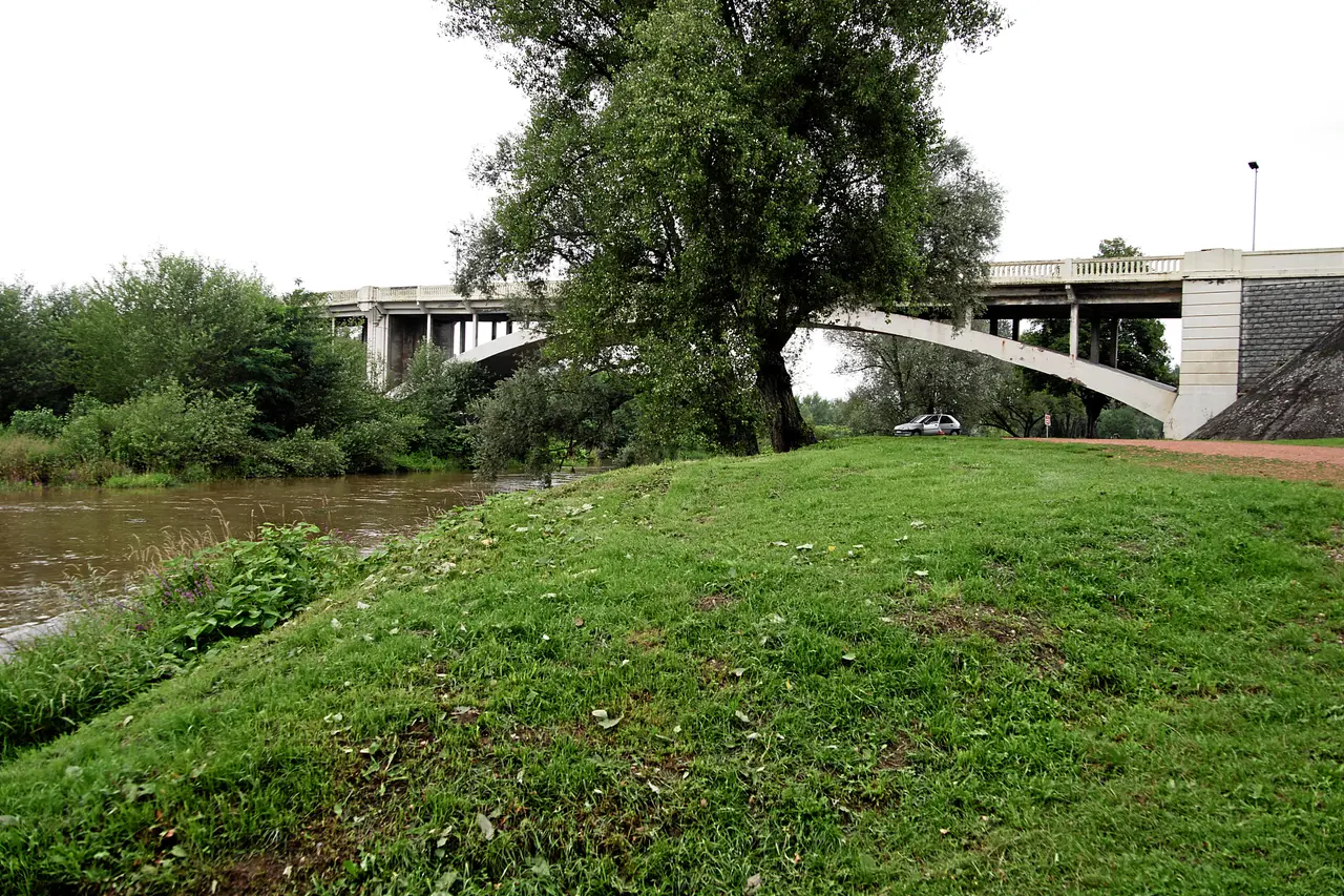 Pouilly-sous-charlieu-brücke-d4
