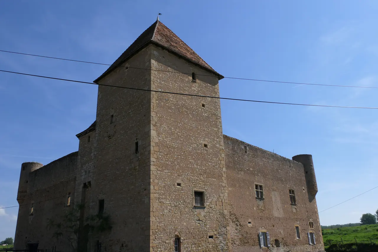 Pouilly-sous-Charlieu château de Montrenard c