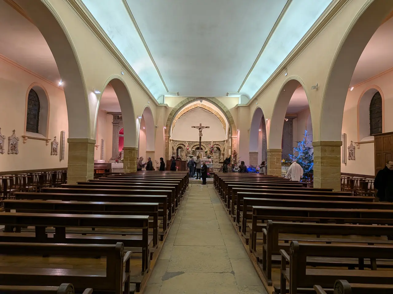 Poule-les-Écharmeaux - Église Saint-Martin - Nef (déc 2025)