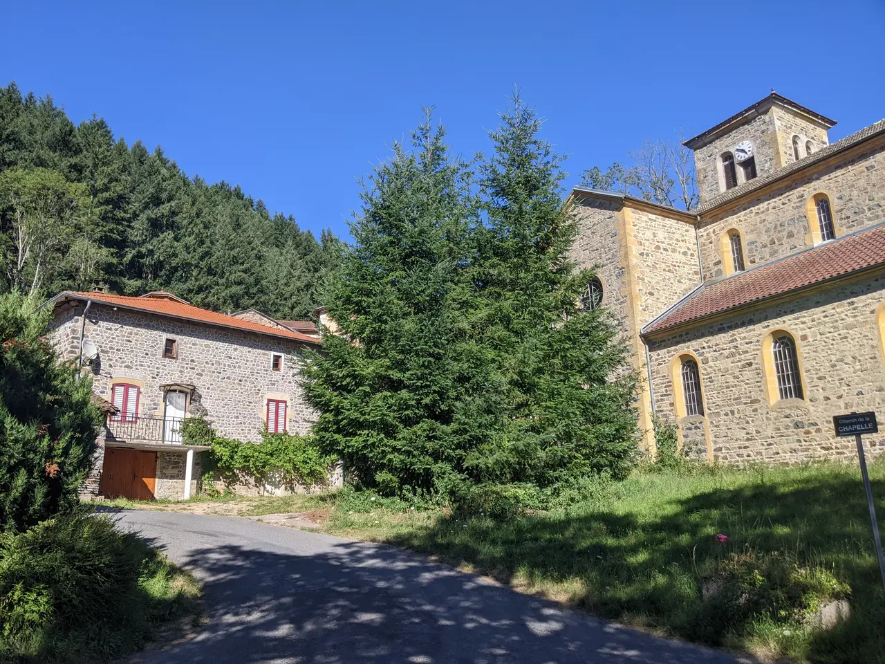 Lafont (Poule-les-Écharmeaux) - Chemin de la Chapelle (juil 2022)