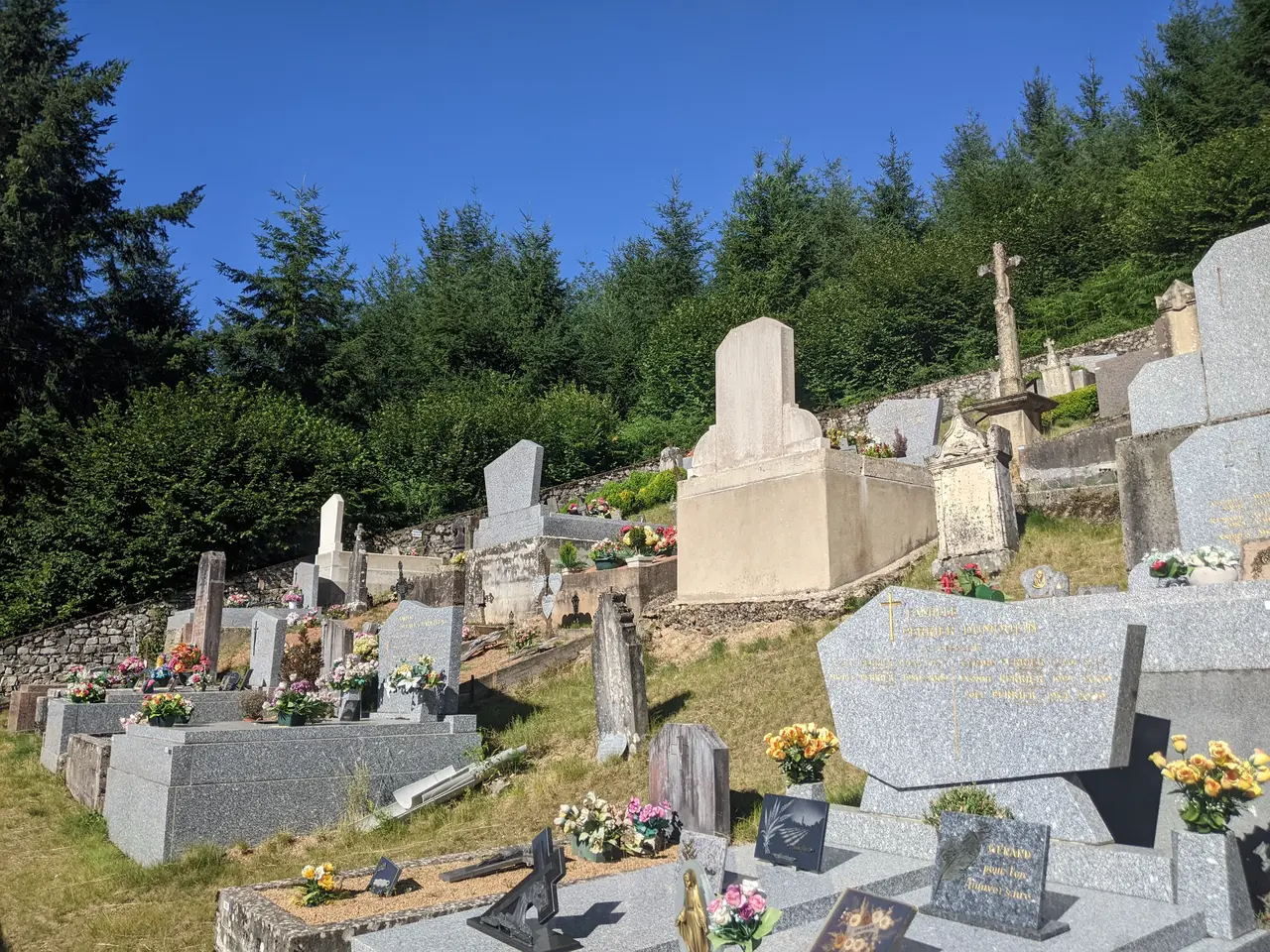 Lafont (Poule-les-Écharmeaux) - Vue cimetière 2 (juil 2022)