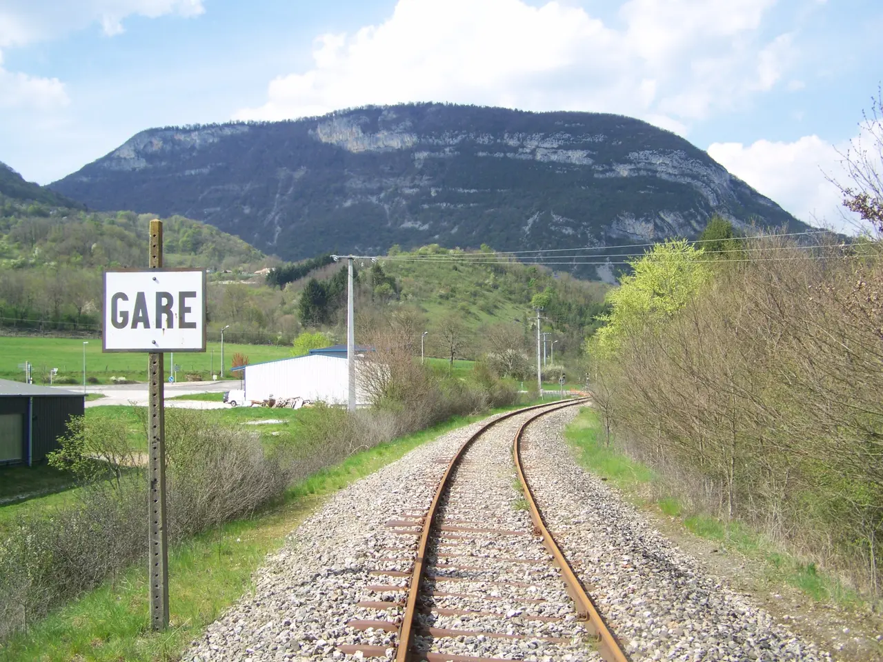 File:Ligne Pressins - Virieu (arrivée Virieu).JPG