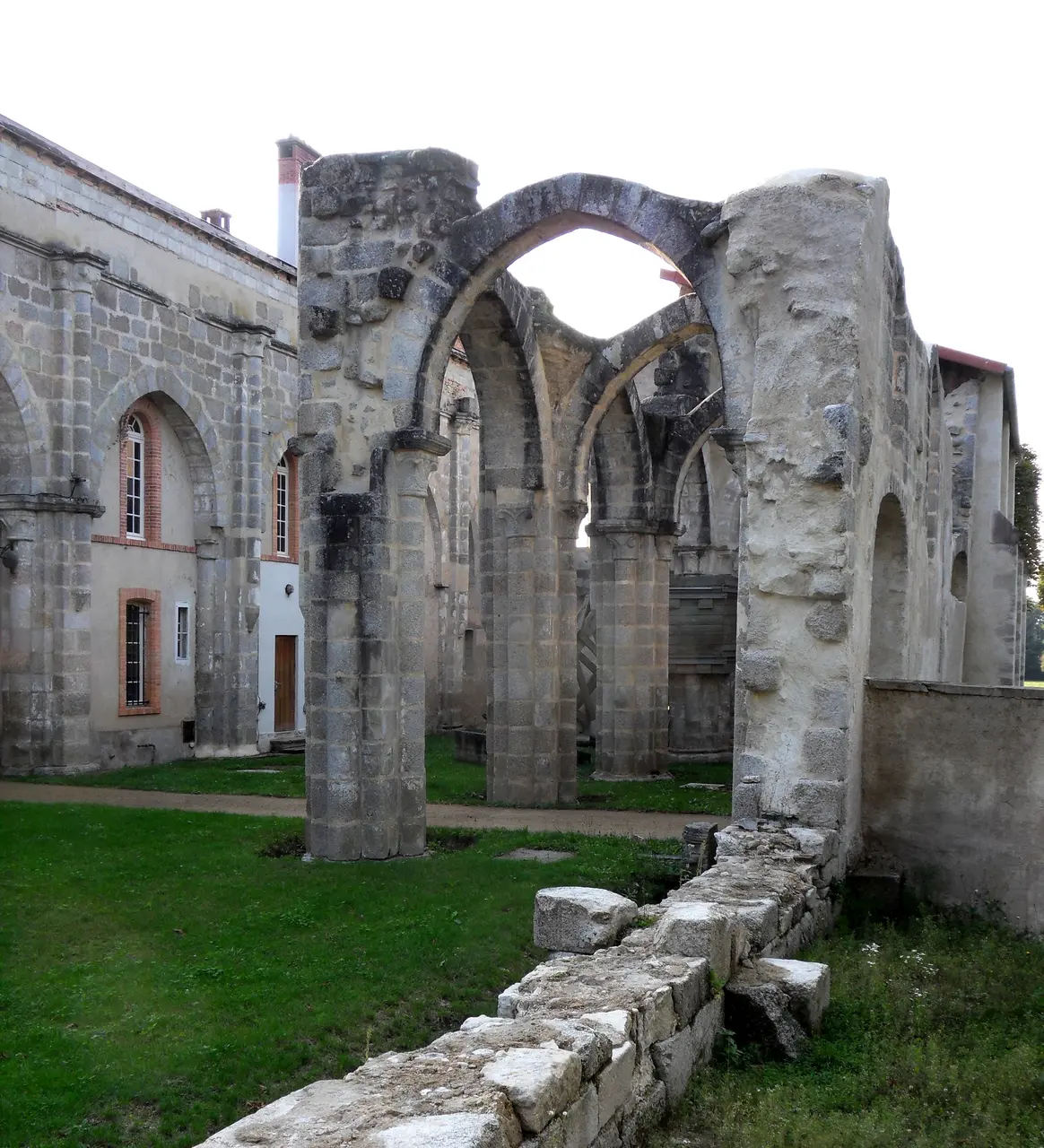 Puy-Guillaume Abbaye de Montpeyroux
