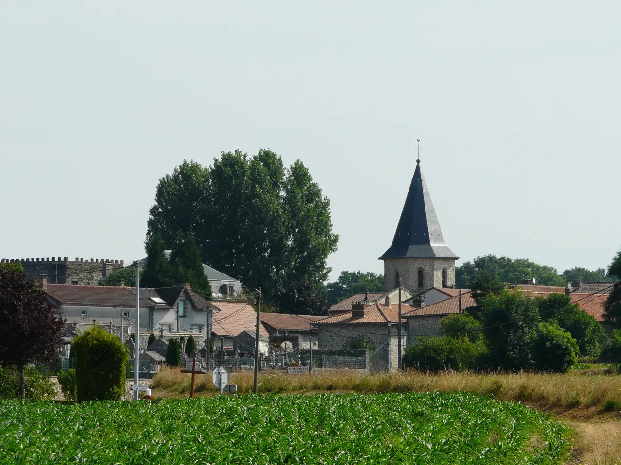 Champniers-et-Reilhac village
