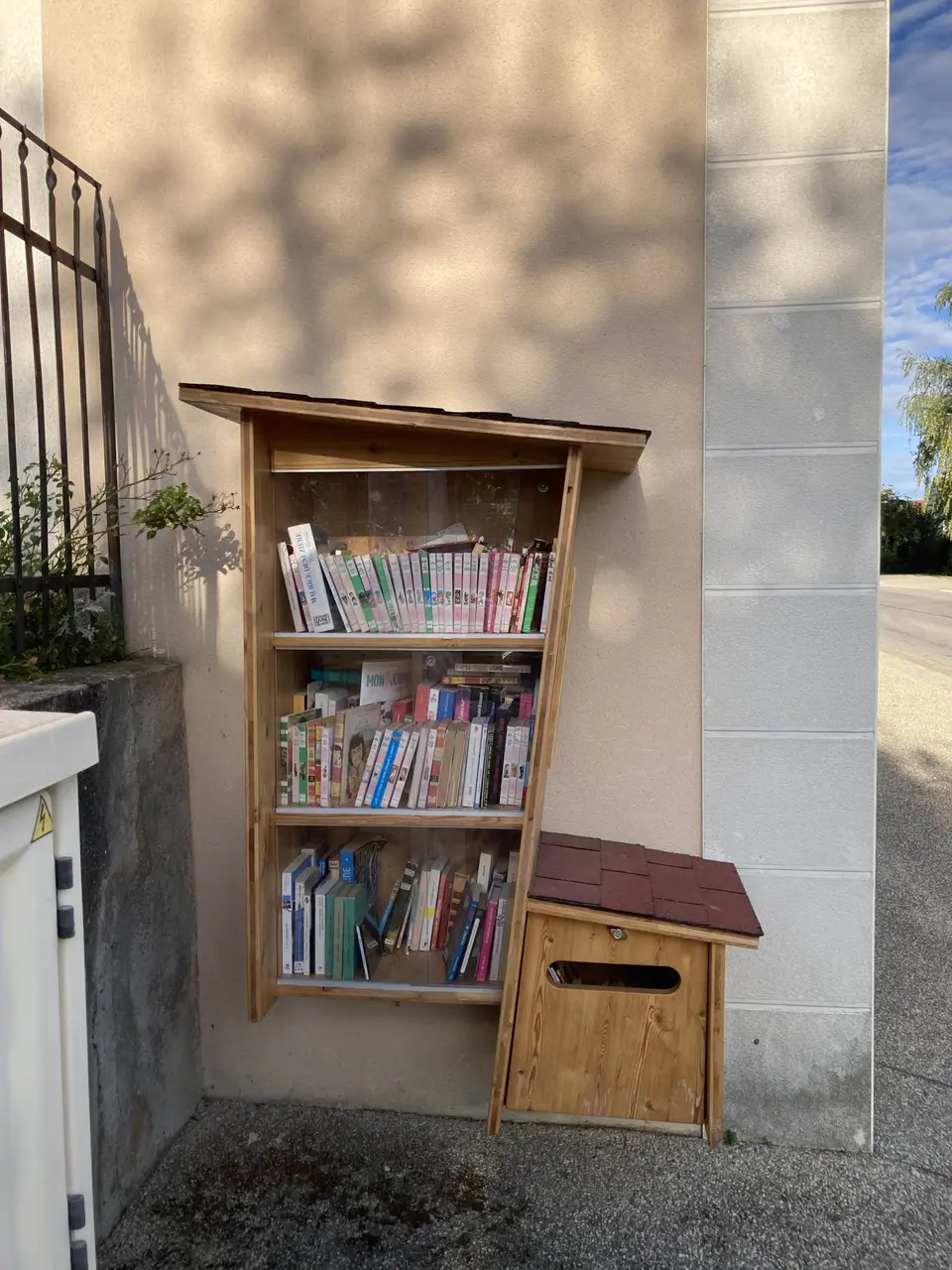 Rochetoirin - médiathèque - boîte à livres