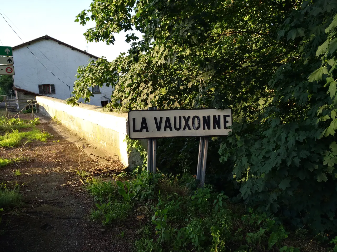 Saint-Georges-de-Reneins - Panneau passage de la Vauxonne (juin 2018)
