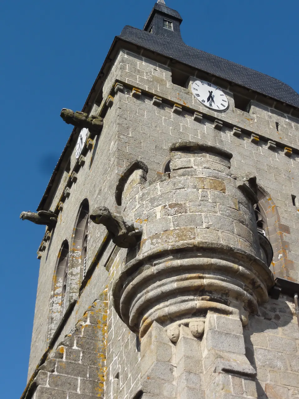 Église Saint-Gervais et Saint-Protais en Saint-Gervais d'Auvergne (26)