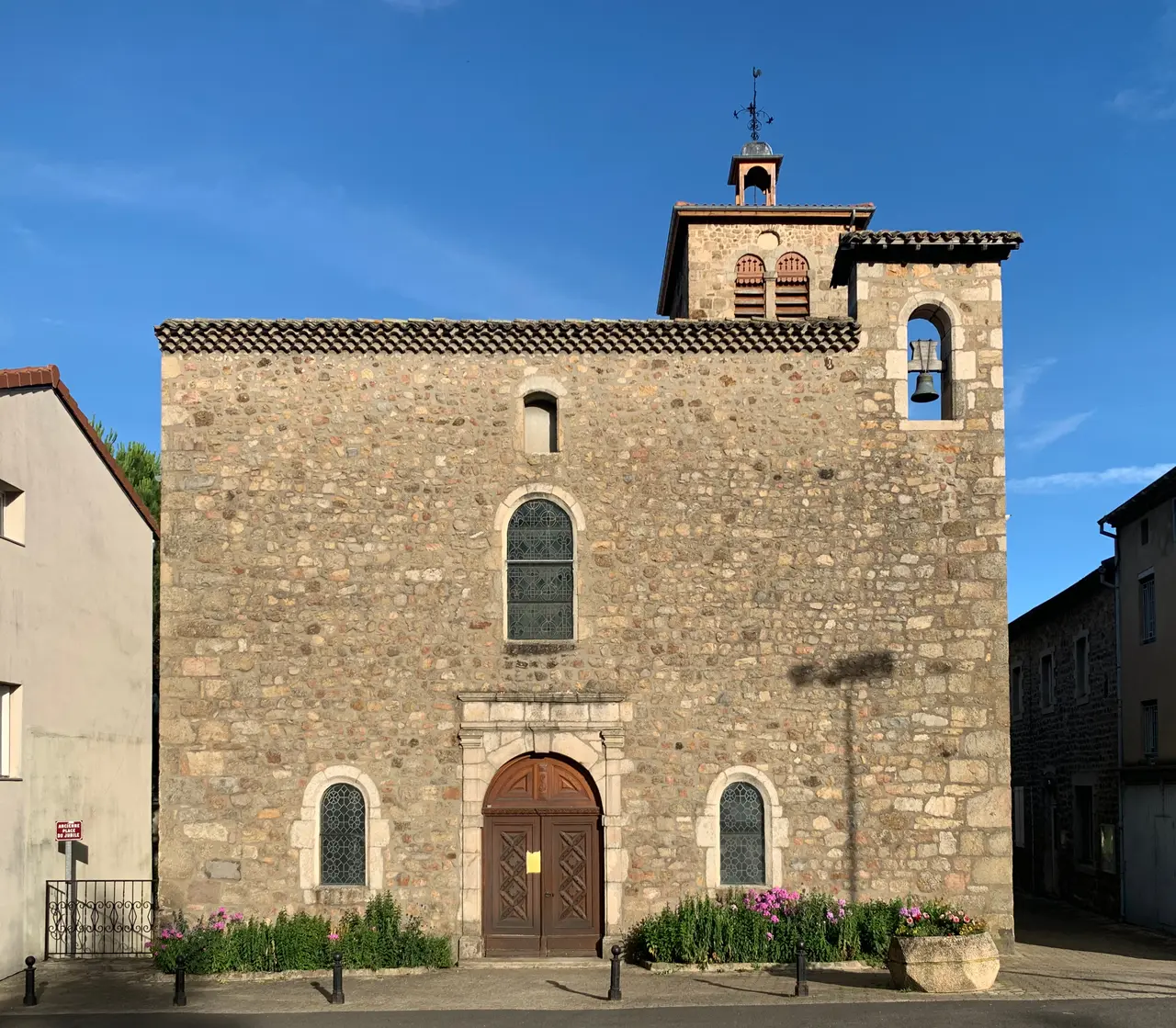 Église Saint-Julien de Saint-Julien-Molin-Molette, façade, juillet 2020