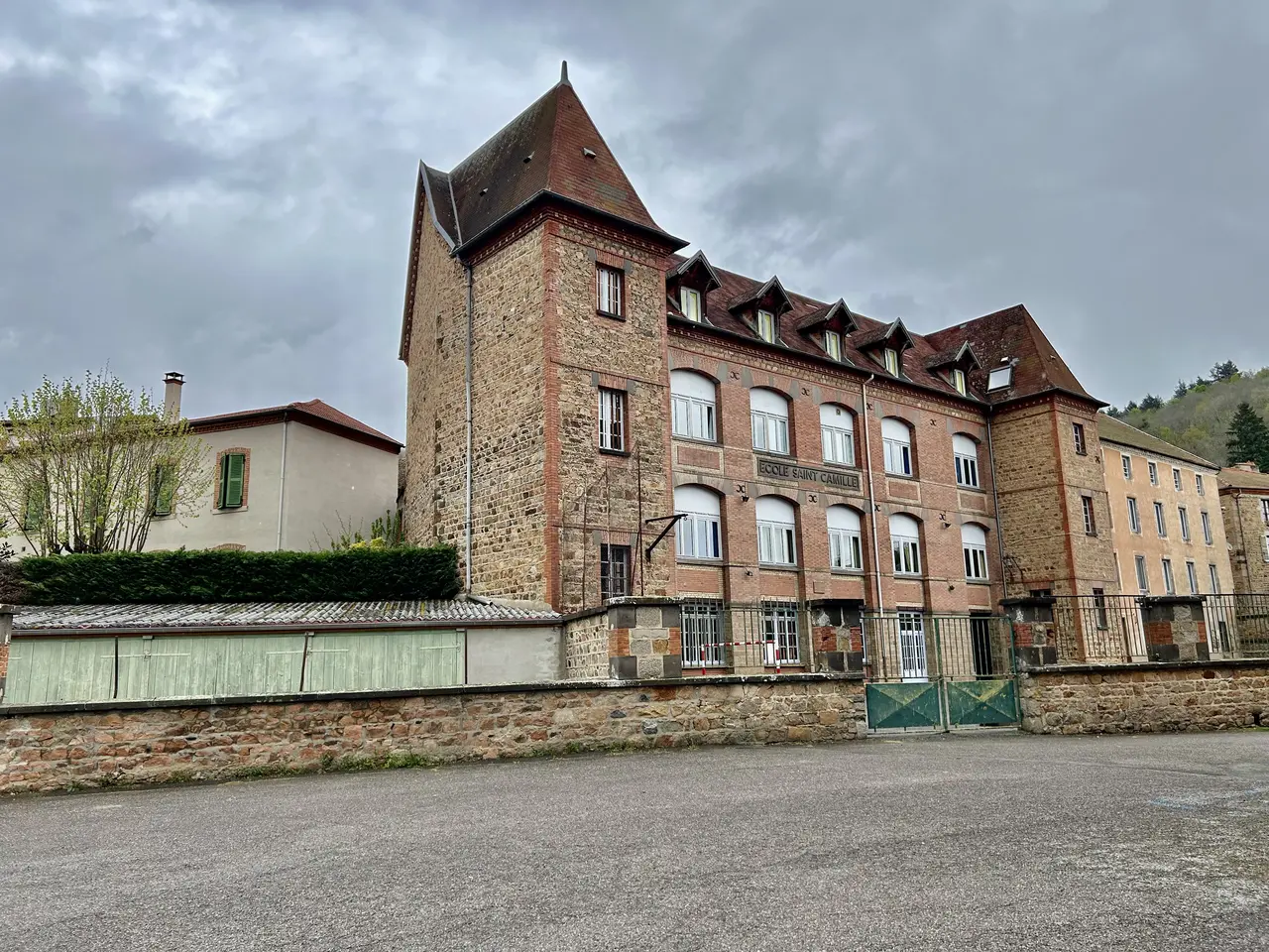 Saint-Just-en-Chevalet - école Saint-Camille