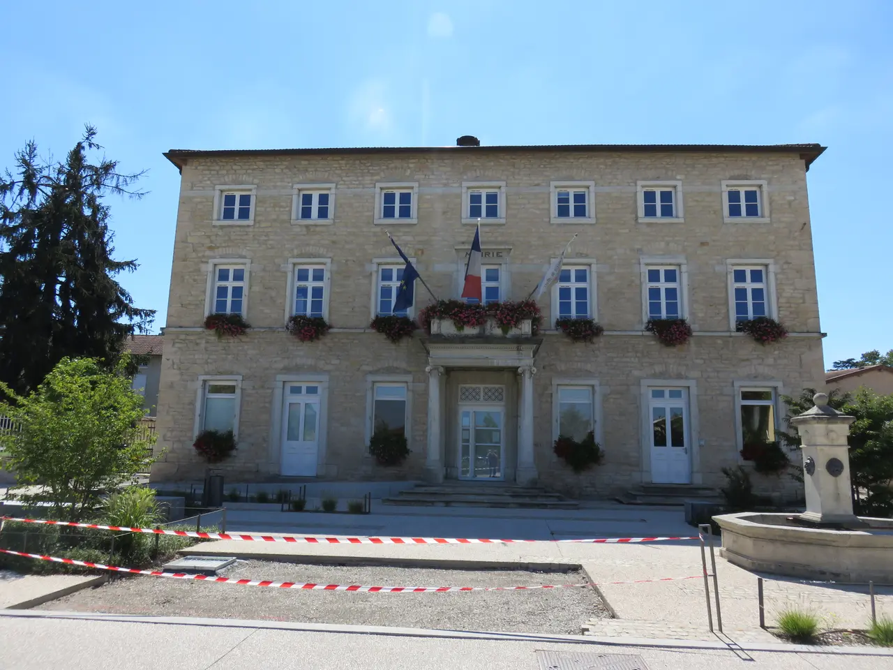 Saint-Laurent-de-Mure - Mairie (août 2018)