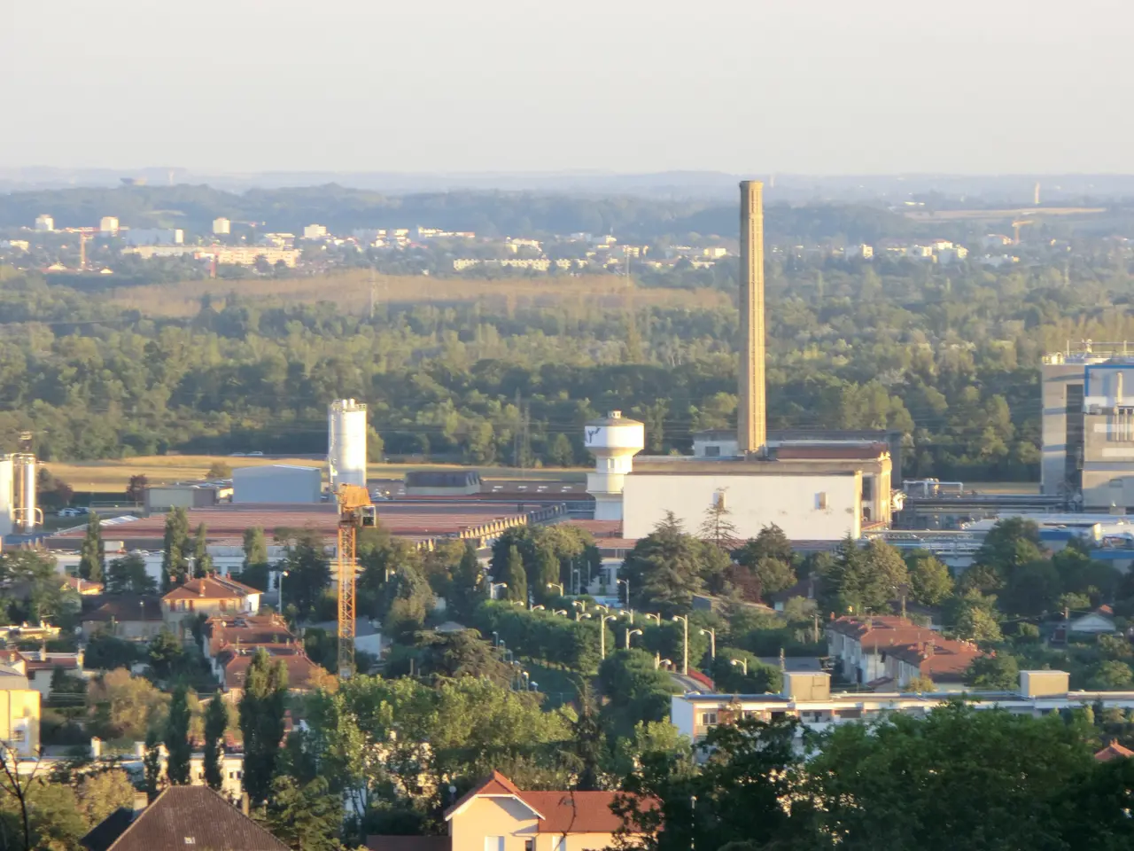 Vue de l'usine textile et chimique de Saint-Maurice-de-Beynost