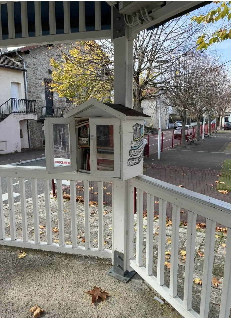 Saint-Maurice-de-Lignon - Place Eugène Chapon - boîte à livres
