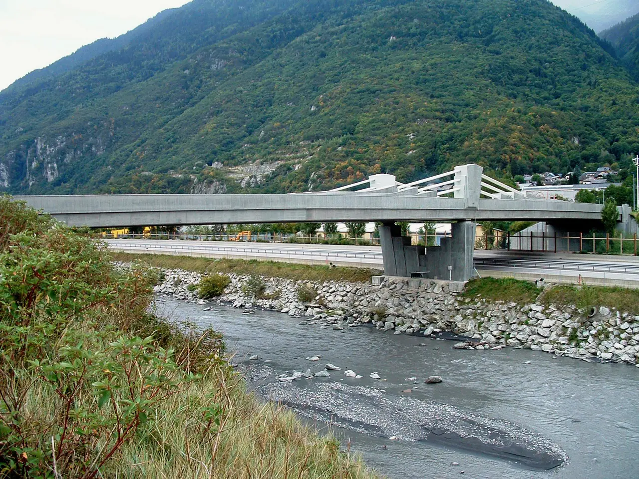 File:Pont de Saint-Rémy-de-Maurienne -2.JPG