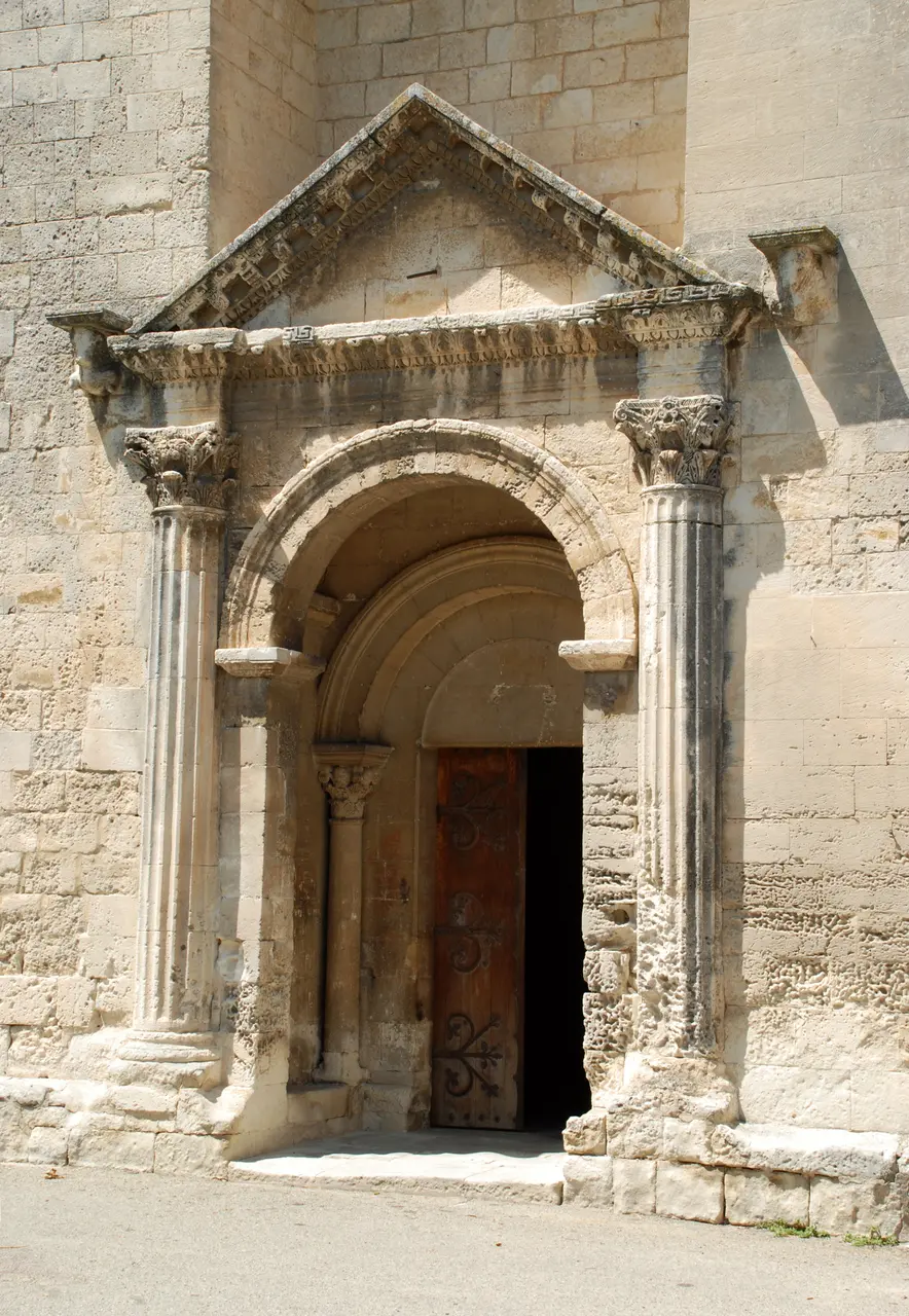Saint-Restitut Portail à l'antique