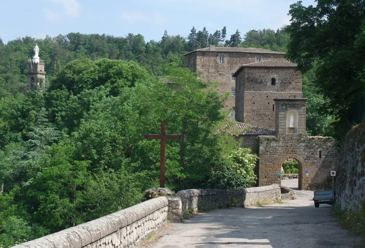 Saint-Romain d'Ay site