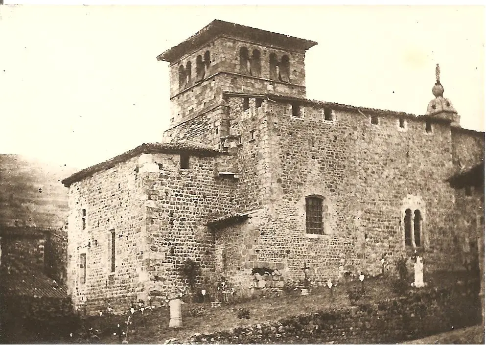 Ancienne église de Saint-Sauveur-en-Rue vu des Platanes
