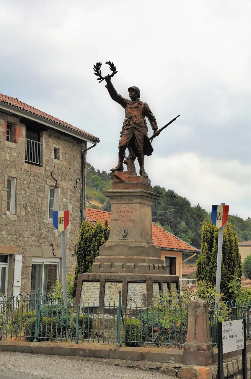Poilu victorieux de Saint-Sauveur-en-Rue