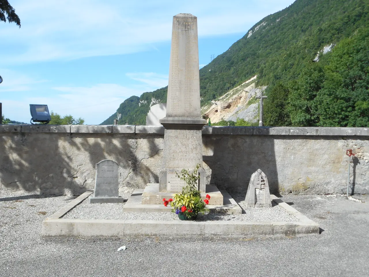 Monument aux morts de Saint-Thibaud-de-Couz 26.06.2015