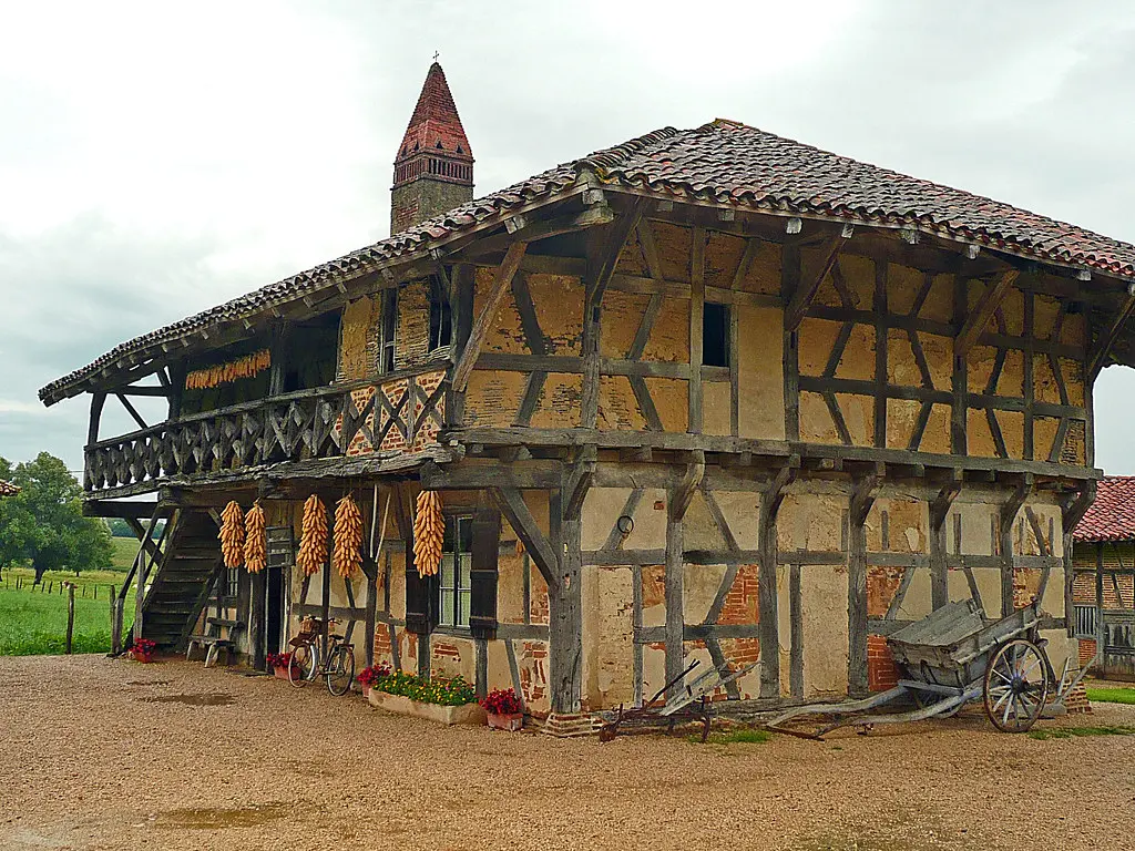 Saint trivier de Courtes.