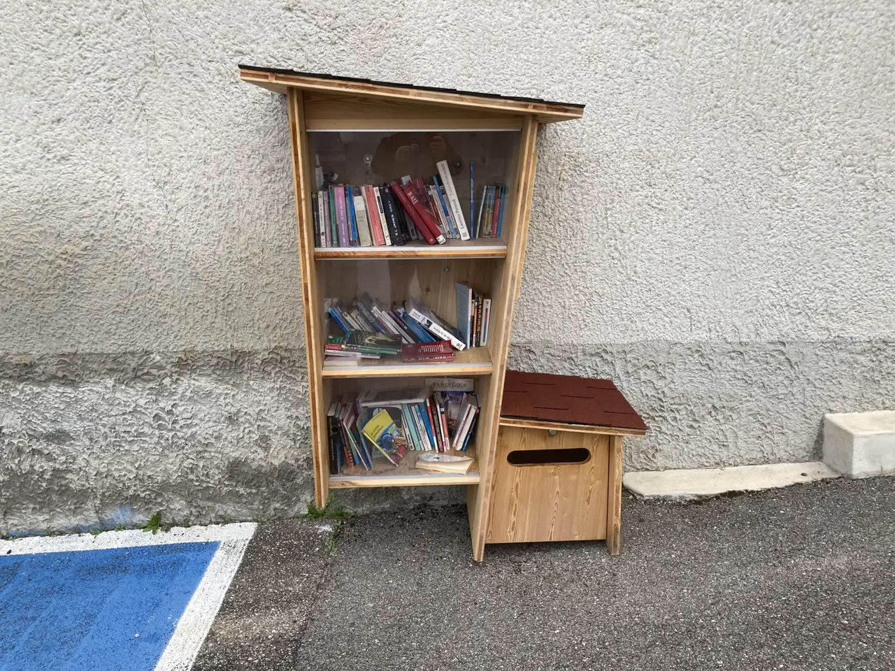 Saint-Victor-de-Cessieu - mairie - boîte à livres