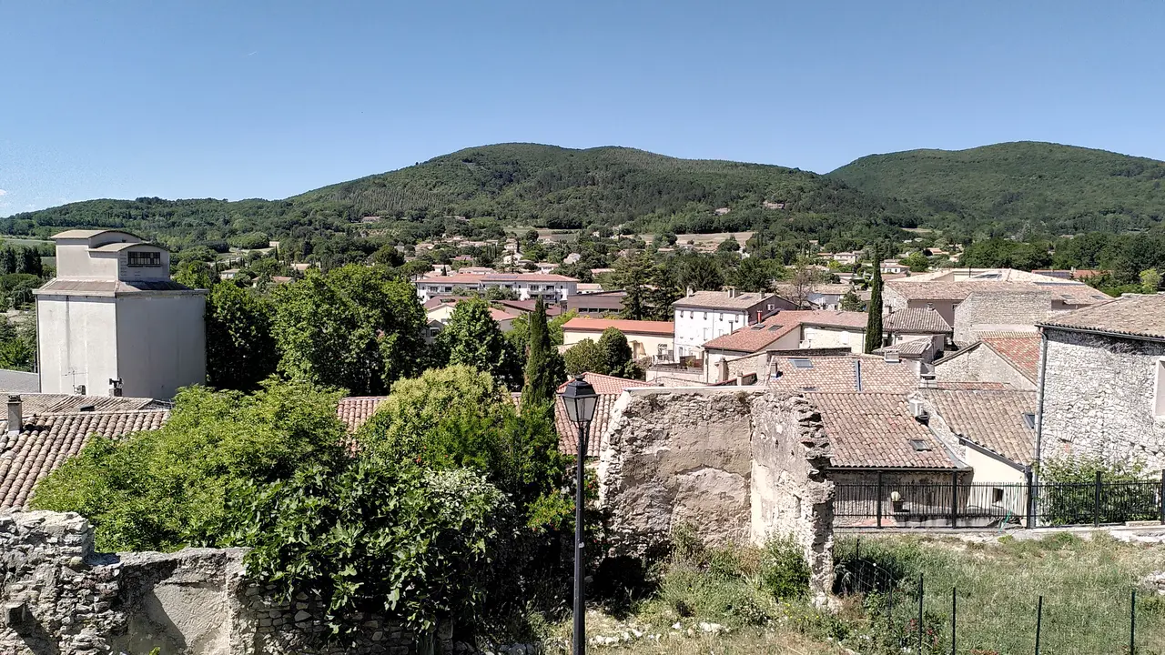 Sauzet - Vue depuis la rue de la Place