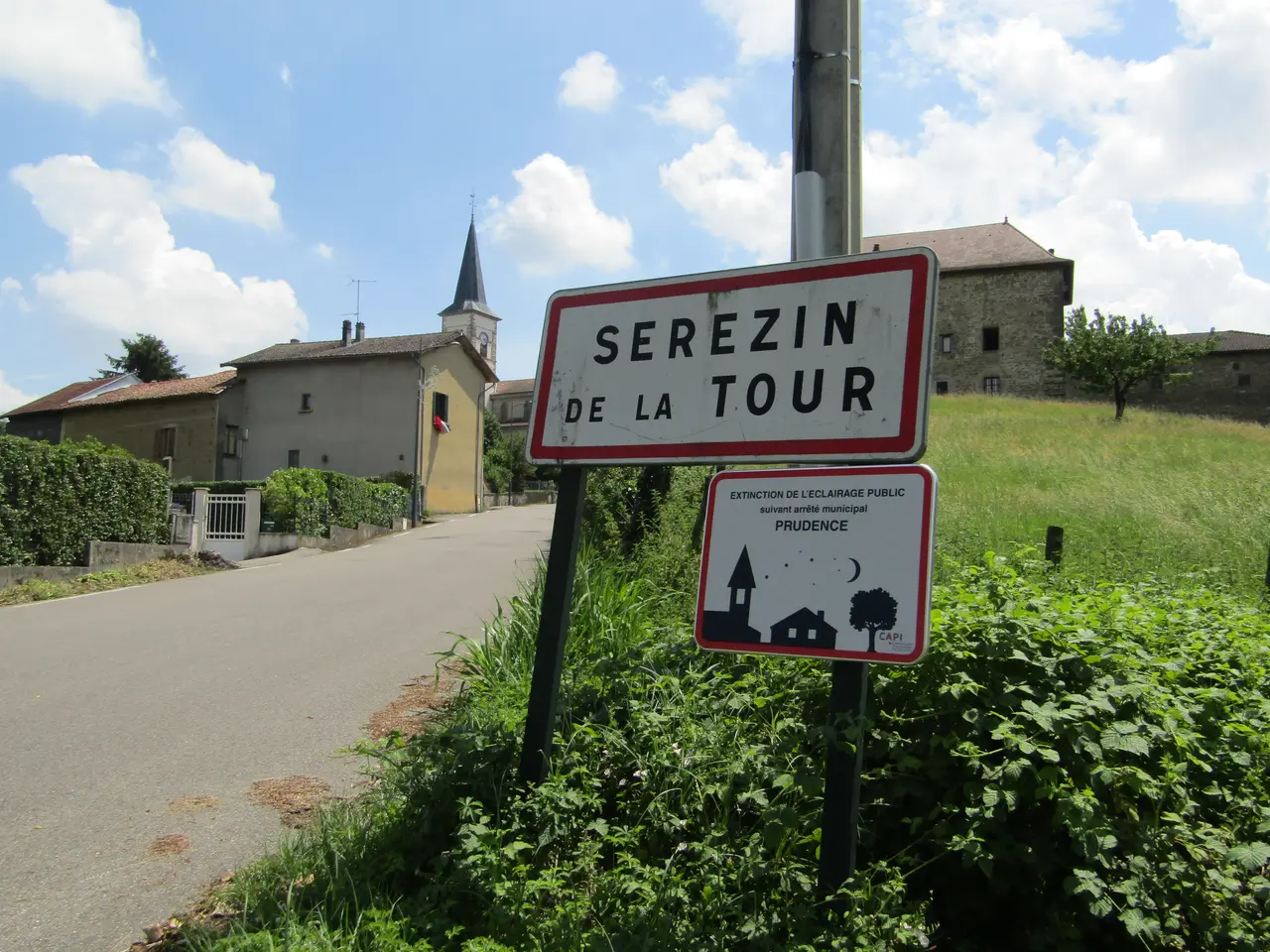 Sérézin de-la-Tour (panneau d'entrée)