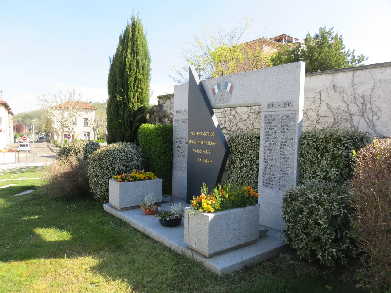 Sérézin-du-Rhône - Monument aux morts (avr 2019)